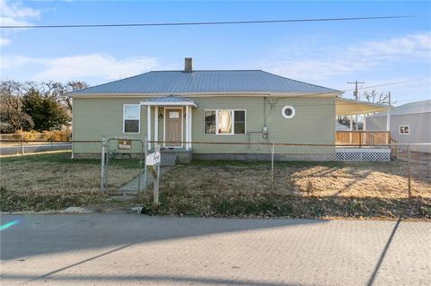 6802 Binswanger Street St Joseph MO 64504