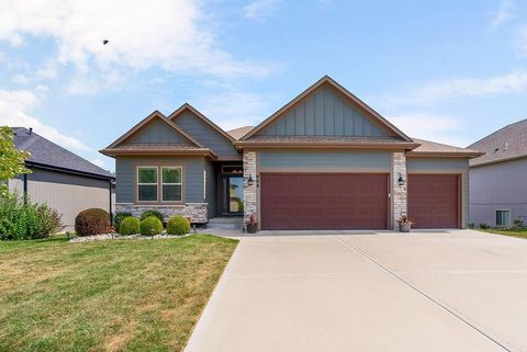 Photo of 805 Savannah Drive, Greenwood, MO 64034 (MLS # 2572624)