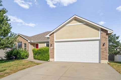 Photo of 805 SW Bobcat Street, Oak Grove, MO 64075 (MLS # 2637634)
