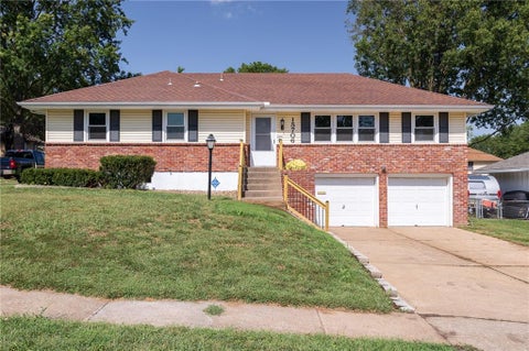 Photo of 15706 E 44th Terrace S, Independence, MO 64055 (MLS # 2642620)