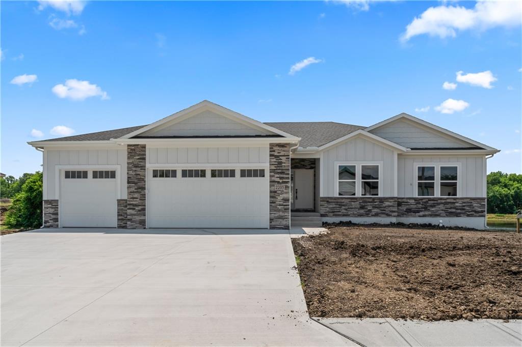 814 W Solomon Drive