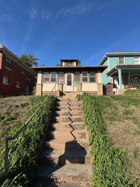 Photo of 1016 Barnett Avenue, Kansas City, KS 66102 (MLS # 2642087)