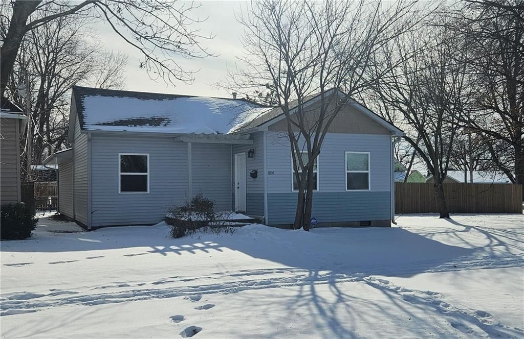 Photo of 906 E 4th Street, Sedalia, MO 65301 (MLS # 2598318)