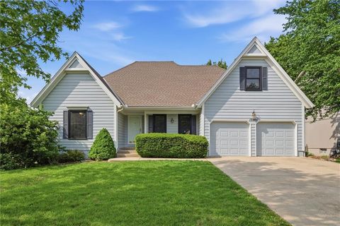 Photo of 15644 W 83rd Terrace, Lenexa, KS 66219 (MLS # 2617745)