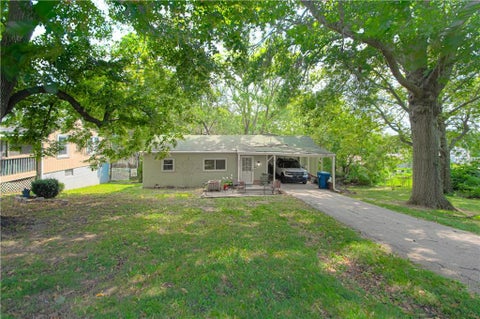Photo of 2231 north river Boulevard, Sugar Creek, MO 64050 (MLS # 2634933)