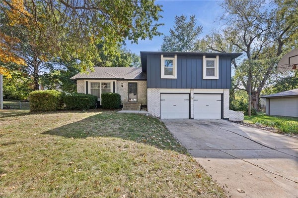 13111 W 100TH ST, LENEXA, KS 66215 - Image bd4c117fe1cccac04f01cd638c01829d/2996474550