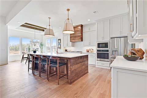 Photo of 17401 Parkhill Street, Overland Park, KS 66221 (MLS # 2596968)