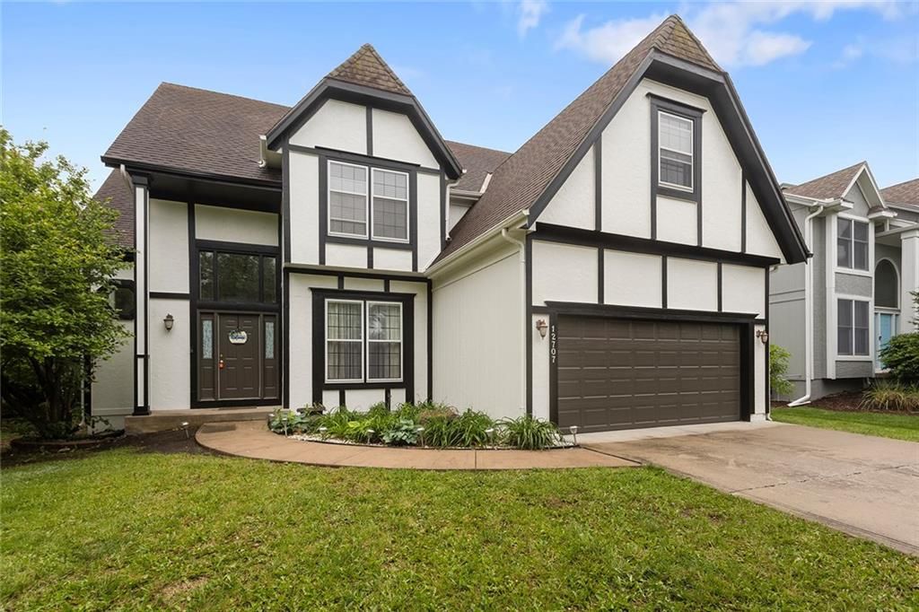 Photo of 12707 W 122nd Street, Overland Park, KS 66213 (MLS # 2618321)