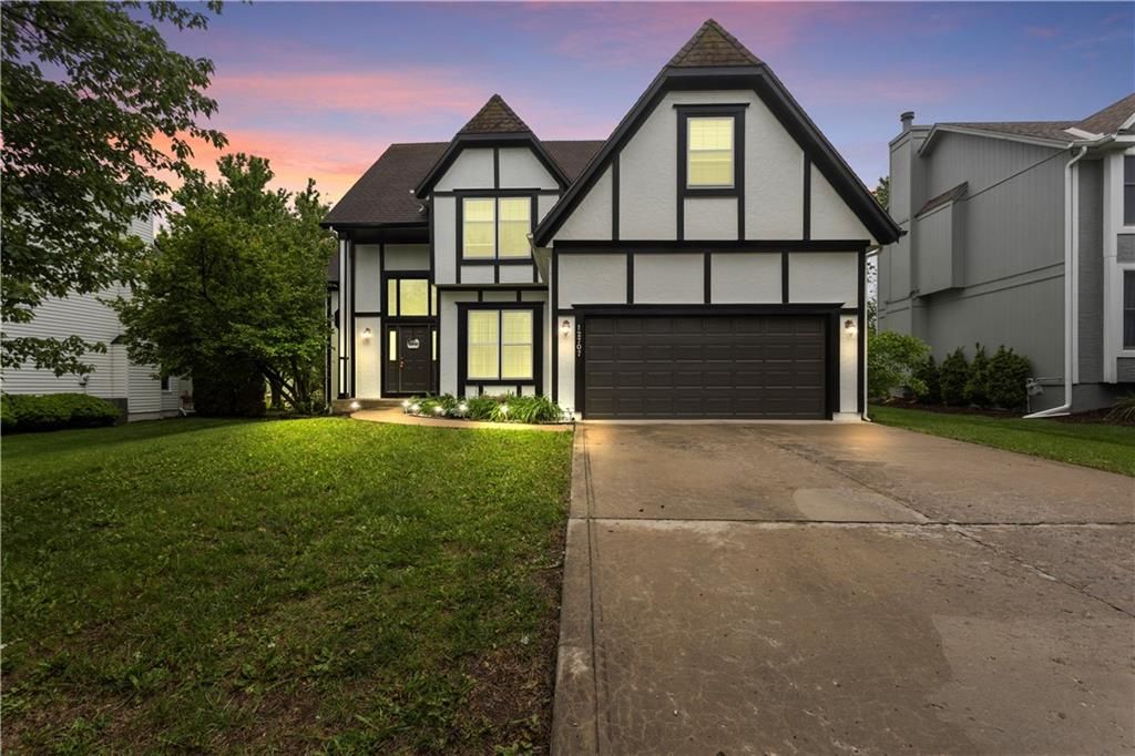 Photo of 12707 W 122nd Street, Overland Park, KS 66213 (MLS # 2618321)