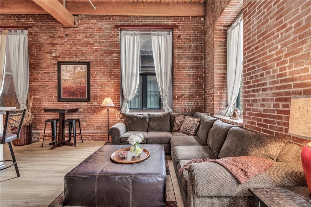308 W 8th Street 201