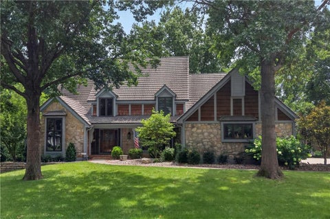 Photo of 10703 W 124 Street, Overland Park, KS 66213 (MLS # 2635626)