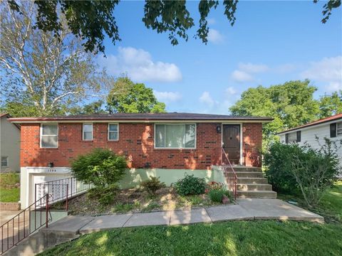 1724 Grand Ave Avenue Leavenworth KS 66048