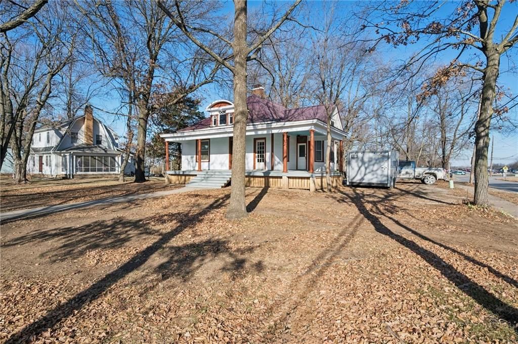 Photo of 1304 E Pine Street, Harrisonville, MO 64701 (MLS # 2592299)