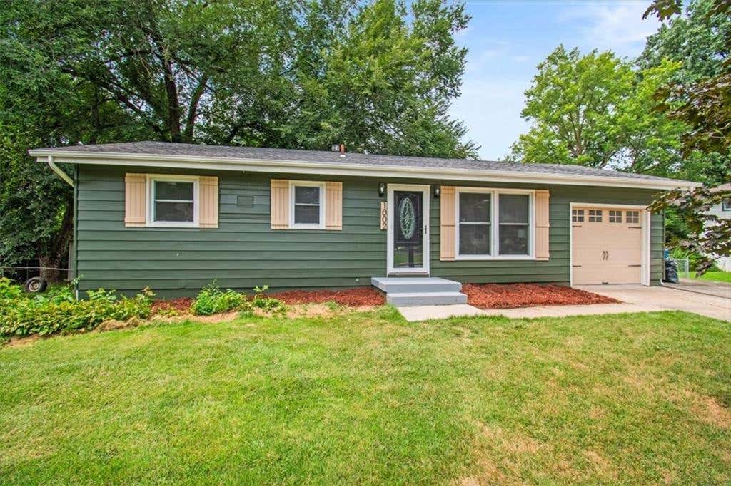Photo of 1002 S Main Street, Liberty, MO 64068 (MLS # 2636335)