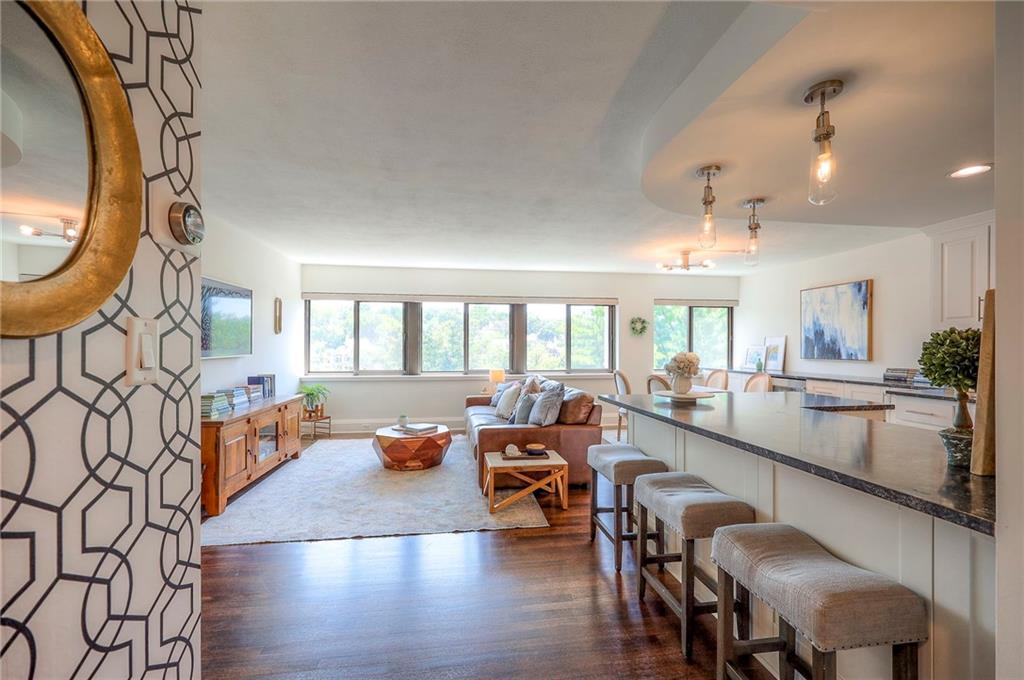 803 W 48th Street 404