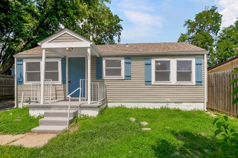 Photo of 10522 E 6th Street S, Independence, MO 64053 (MLS # 2646871)