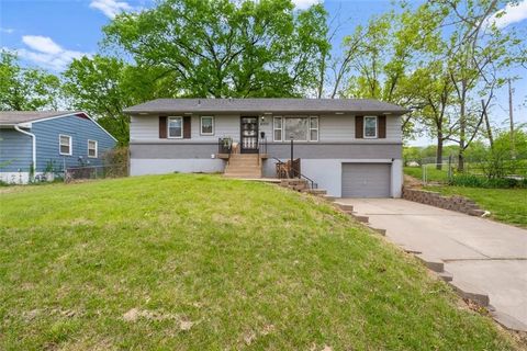 Photo of 8500 Brooklyn Avenue, Kansas City, MO 64132 (MLS # 2614762)