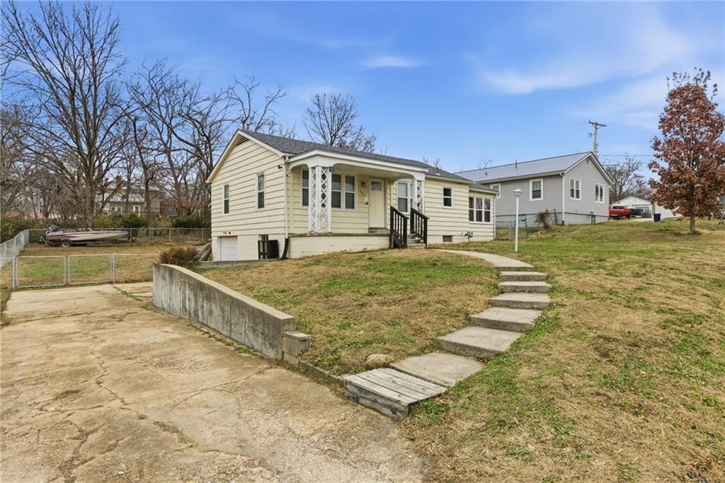 Photo of 506 E Wimer Street, Knob Noster, MO 65336 (MLS # 2592390)