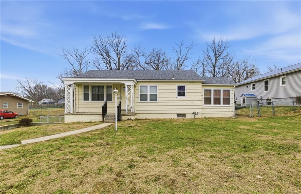 Photo of 506 E Wimer Street, Knob Noster, MO 65336 (MLS # 2592390)
