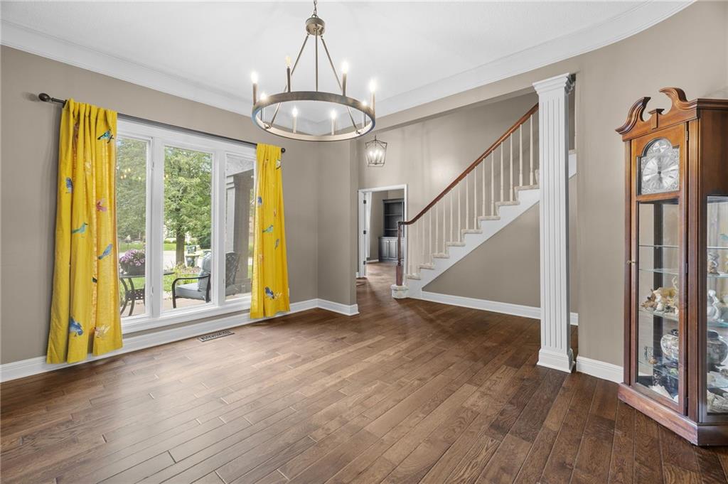 5812 MANOR Lane