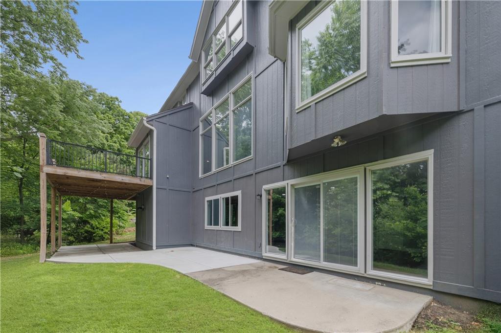 5812 MANOR Lane