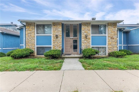 Photo of 8143 Holmes Road #201, Kansas City, MO 64131 (MLS # 2634071)