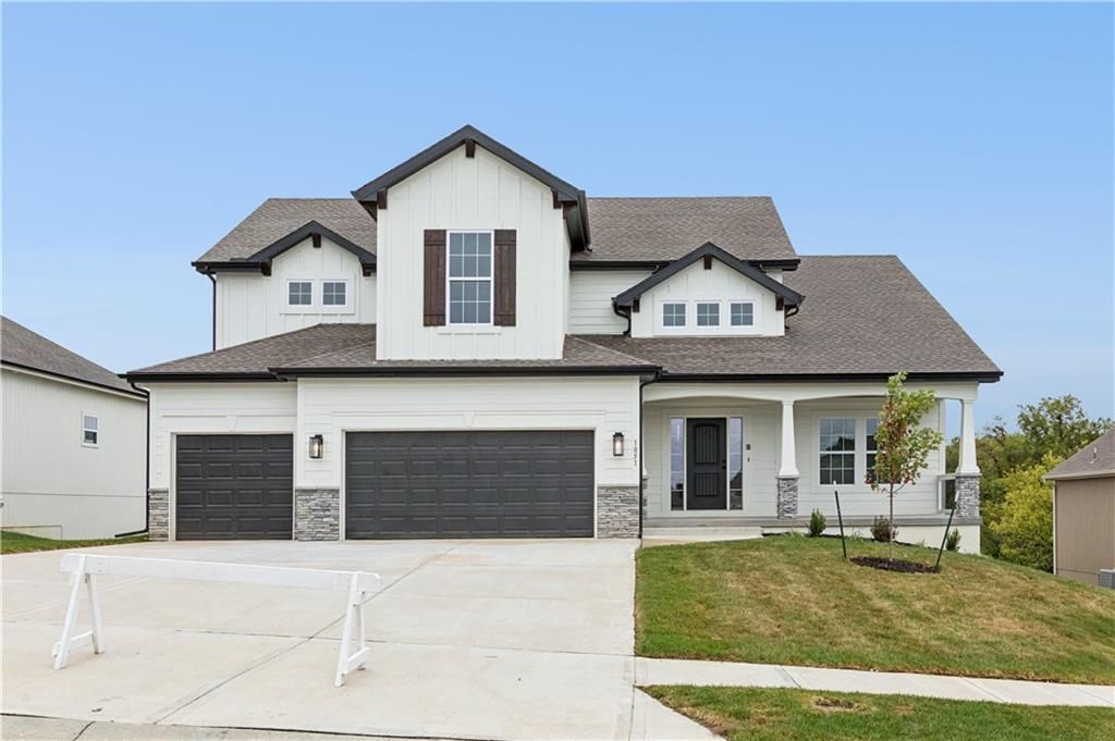 Photo of 1051 Fir Lane, Liberty, MO 64068 (MLS # 2572291)
