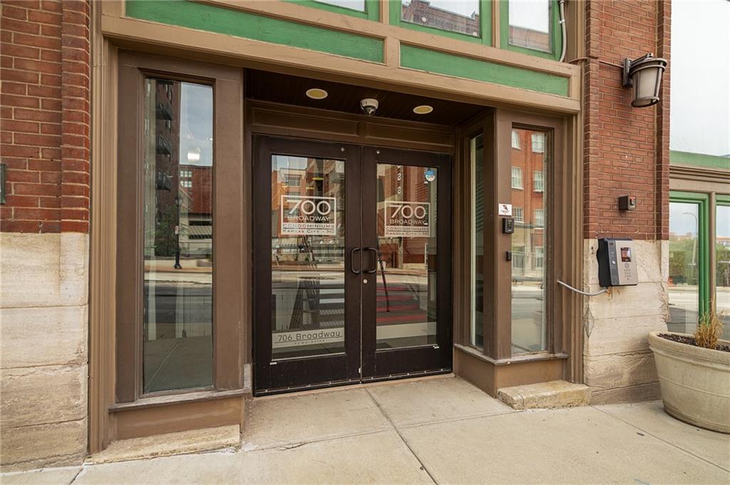 700 Broadway Boulevard 210