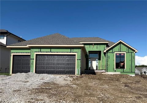 Photo of 17429 Gillette Street, Overland Park, KS 66221 (MLS # 2629487)