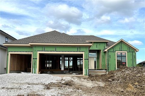 Photo of 17429 Gillette Street, Overland Park, KS 66221 (MLS # 2629487)