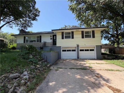 Photo of 5220 Sterling Avenue, Raytown, MO 64133 (MLS # 2643913)