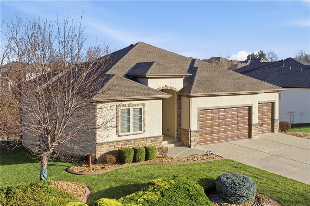 1808 NE Parks Summit Boulevard