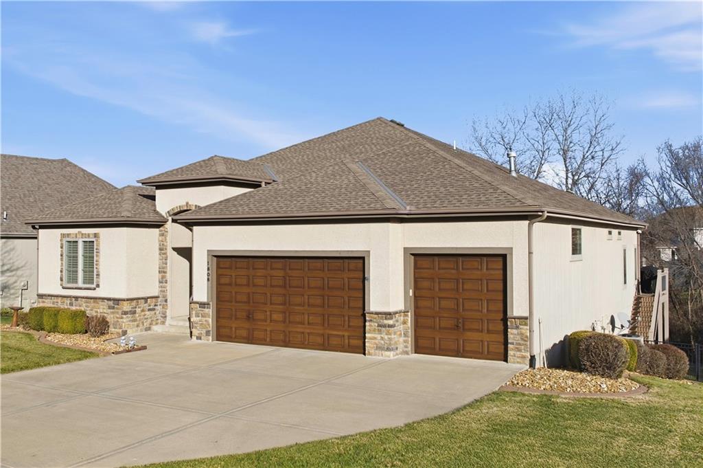 1808 NE Parks Summit Boulevard