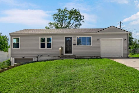 Photo of 116 N Peck Drive, Independence, MO 64056 (MLS # 2643719)