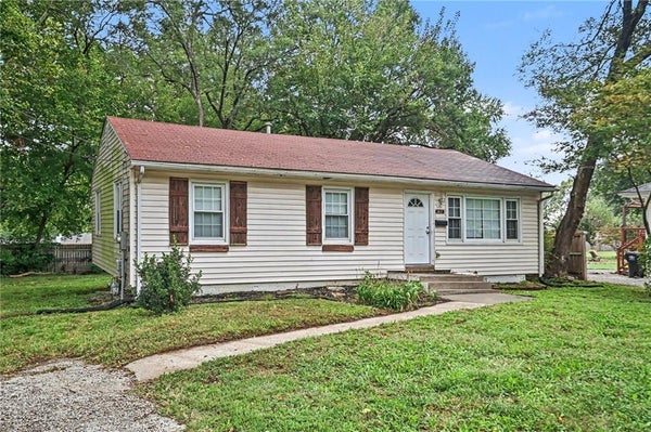 2425 S LEES SUMMIT RD, INDEPENDENCE, MO 64055 - Image bf83fcf9308a35629bb0d9c3d16fd294/1295897286