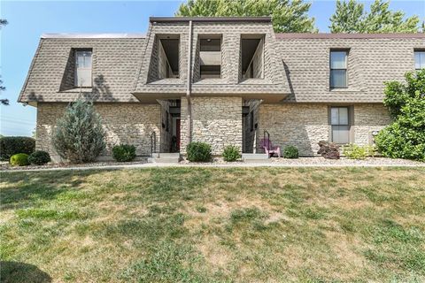 7402 W 102nd Court, Overland Park, KS 66212 - #: 2574009