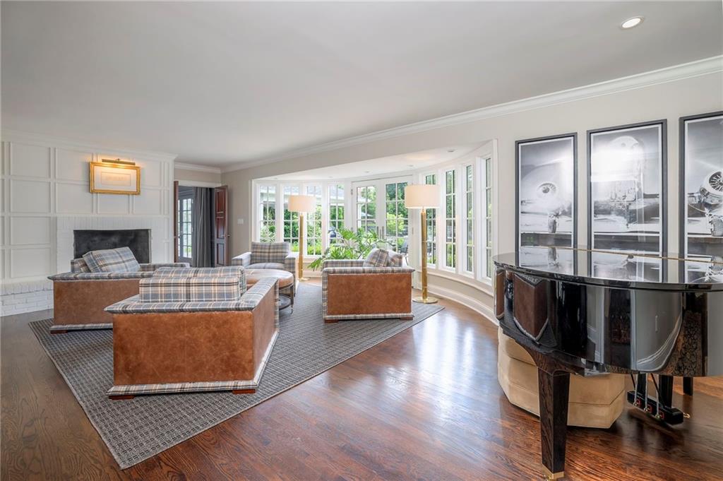1055 W 54th Street