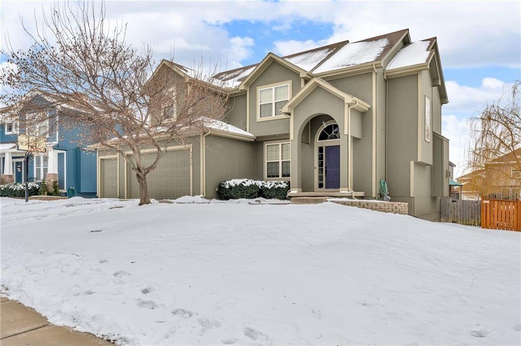 Photo of 21913 W 95th Terrace, Lenexa, KS 66220 (MLS # 2598283)