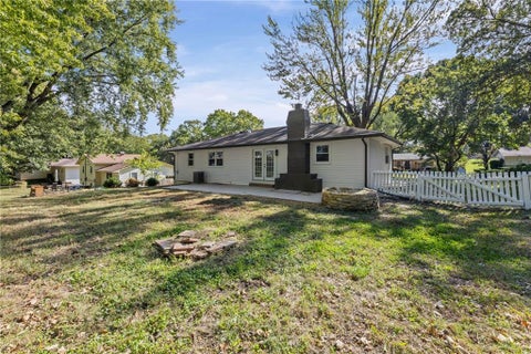 Tiny photo for 806 Howard Lane, Liberty, MO 64068 (MLS # 2648402)