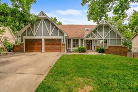 Photo of 8408 W 115th Street, Overland Park, KS 66210 (MLS # 2627766)