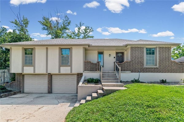 1008 SW 23RD ST, BLUE SPRINGS, MO 64015 - Image bfdb6c4dd0c97a337f7884a8a5afaba9/3090087002