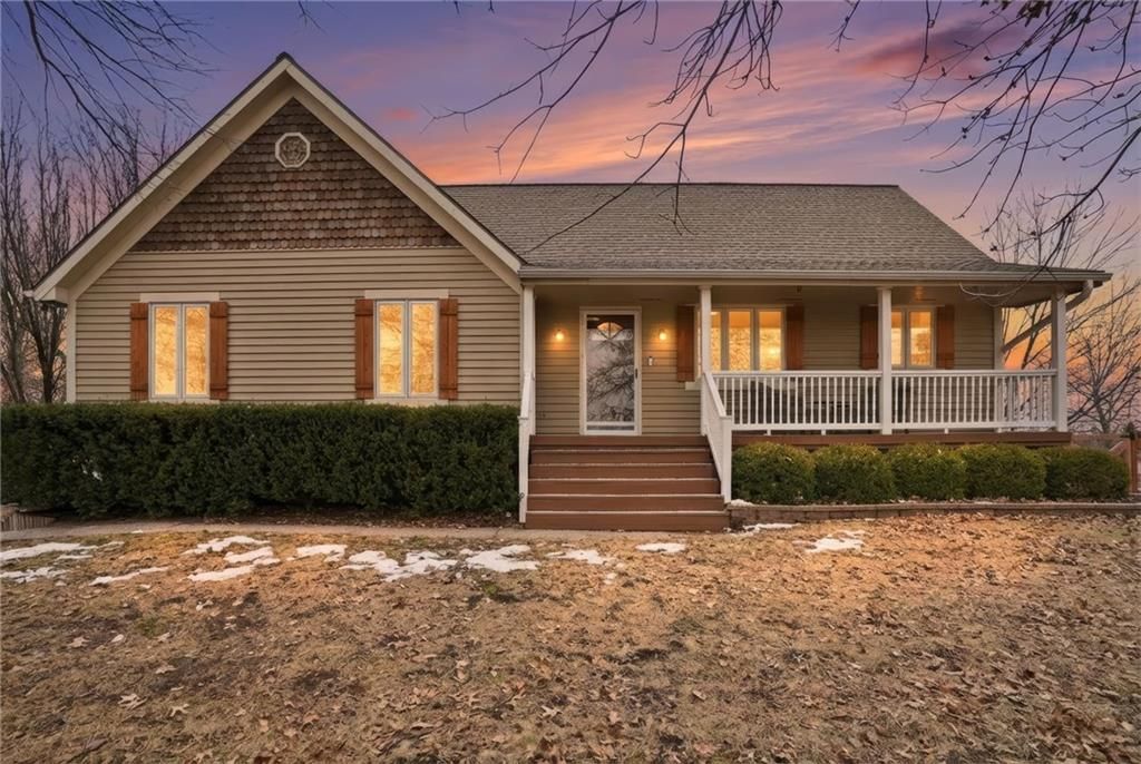 Photo of 3910 Carter Drive, Smithville, MO 64089 (MLS # 2598552)