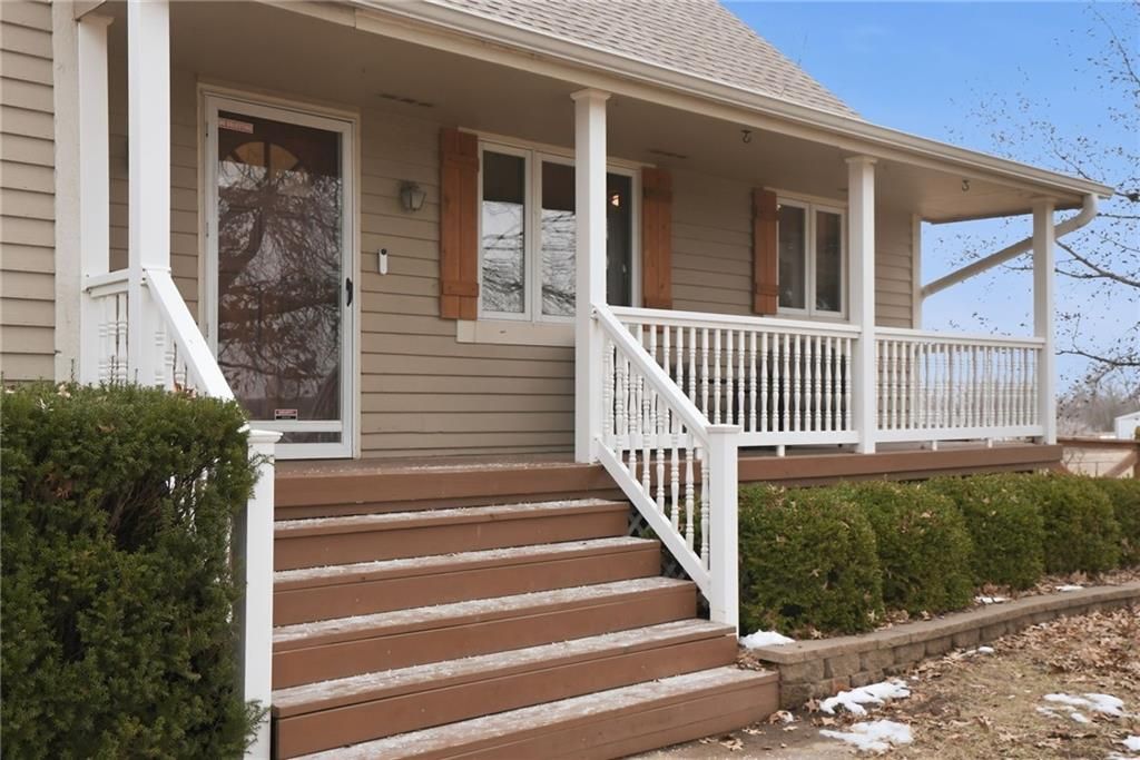 Photo of 3910 Carter Drive, Smithville, MO 64089 (MLS # 2598552)