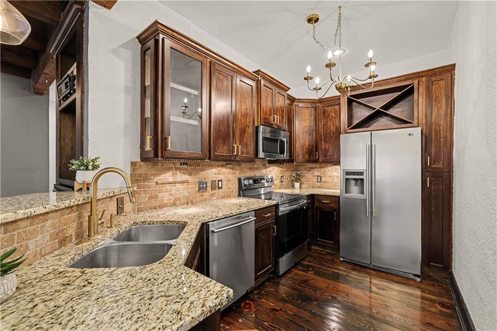 1111 46th Street W 22
