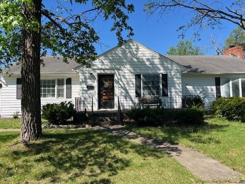 Photo of 710 Bridge Street, Sweet Springs, MO 65351 (MLS # 2619944)
