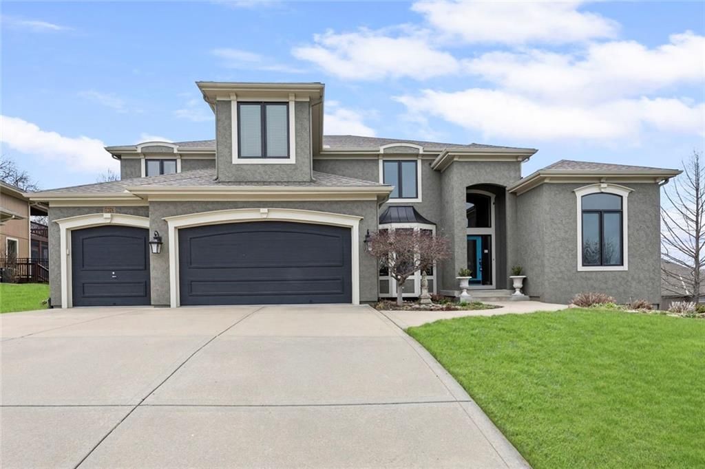 Photo of 19013 W 98th Terrace, Lenexa, KS 66220 (MLS # 2608612)