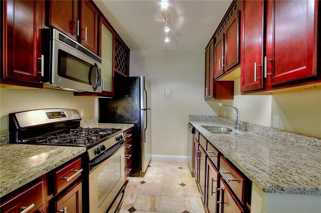 700 E 8th Street 4D