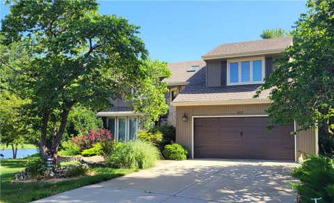 Photo of 822 SW Lighthouse Point, Lees Summit, MO 64082 (MLS # 2632522)