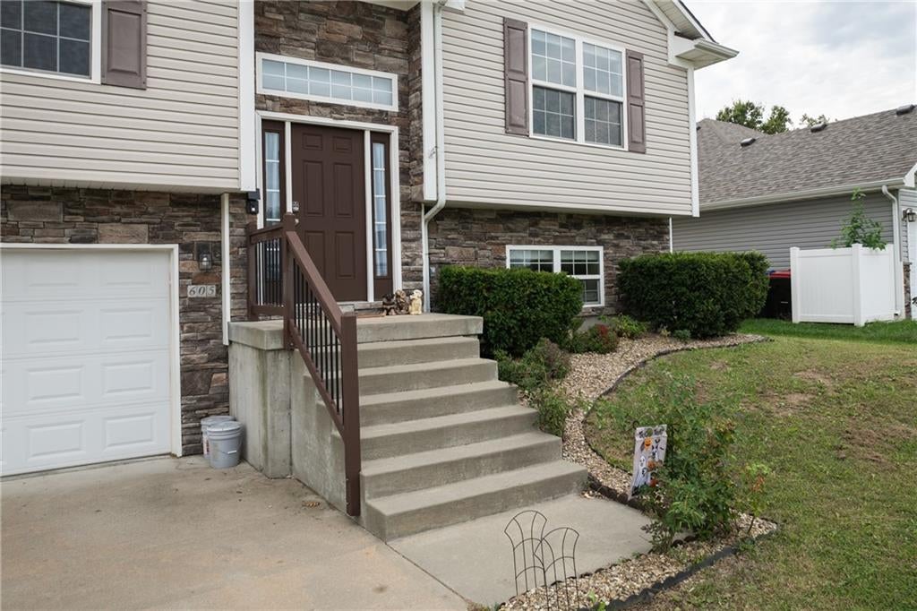 605 Oakmont Drive