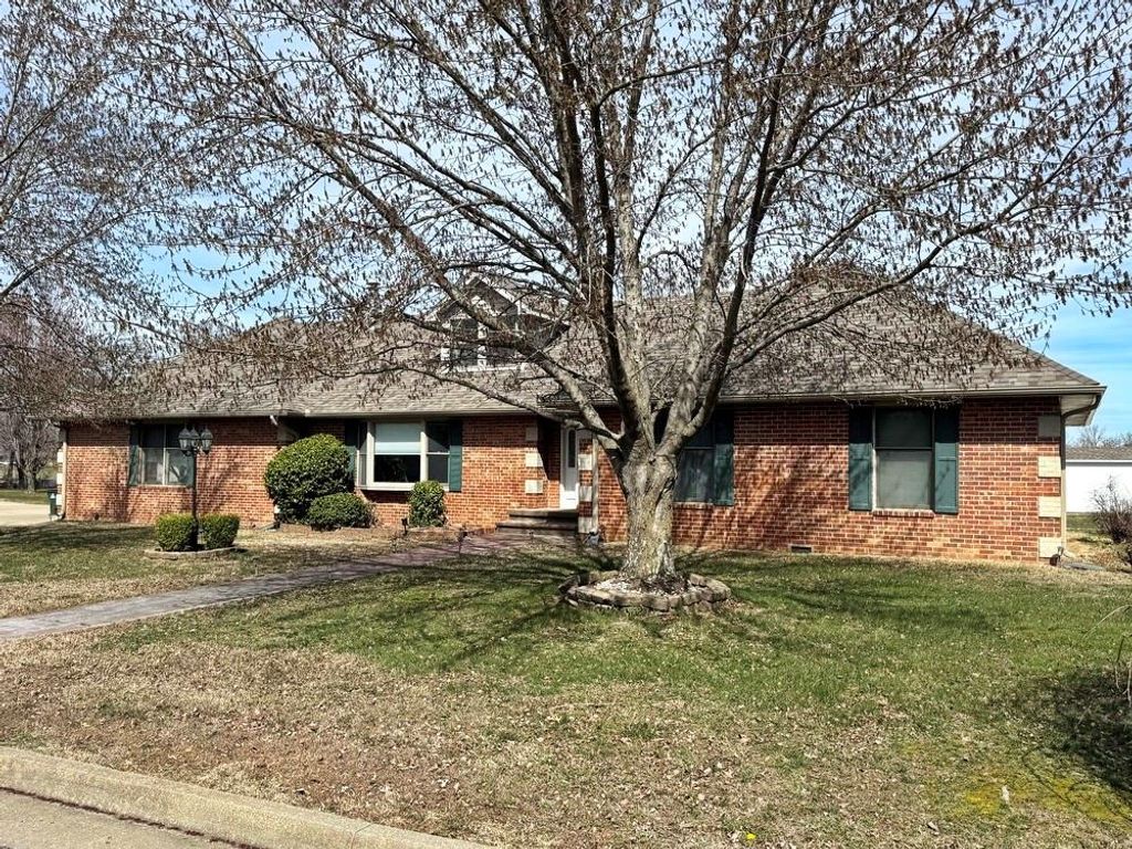 Photo of 2004 N Lynn Street, Nevada, MO 64772 (MLS # 2607983)